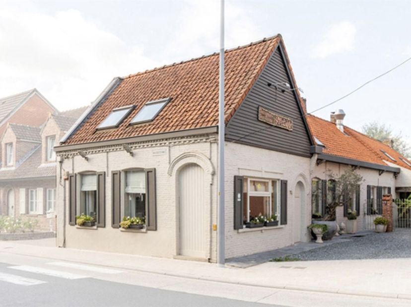 Huis te koop in Wakkensesteenweg 2,
                    8720 Oeselgem