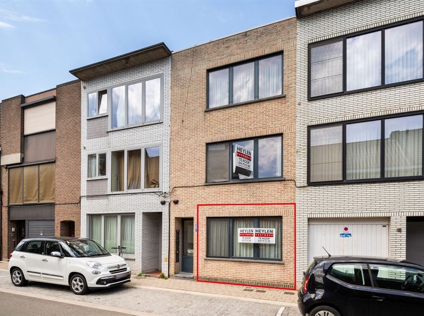 Gelijkvloers appartement met 1 slaapkamer en terras in Herentals!<br />
Ligging: Centraal gelegen met alle faciliteiten (winkels, scholen, openbaar ve