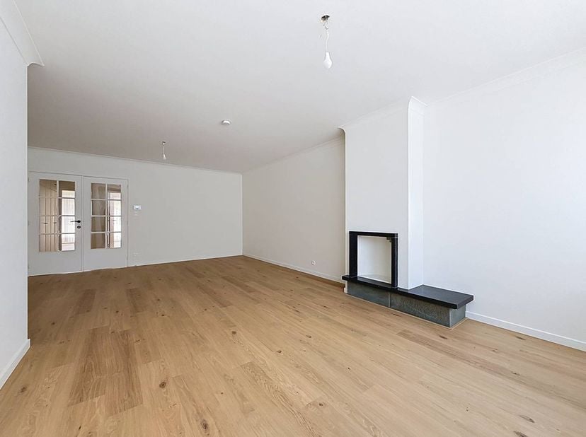 Vous recherchez un appartement moderne et prêt à emménager à Deurne ? L'établissement a été rénové en 2026 et est situé dans un quartier résidentiel c