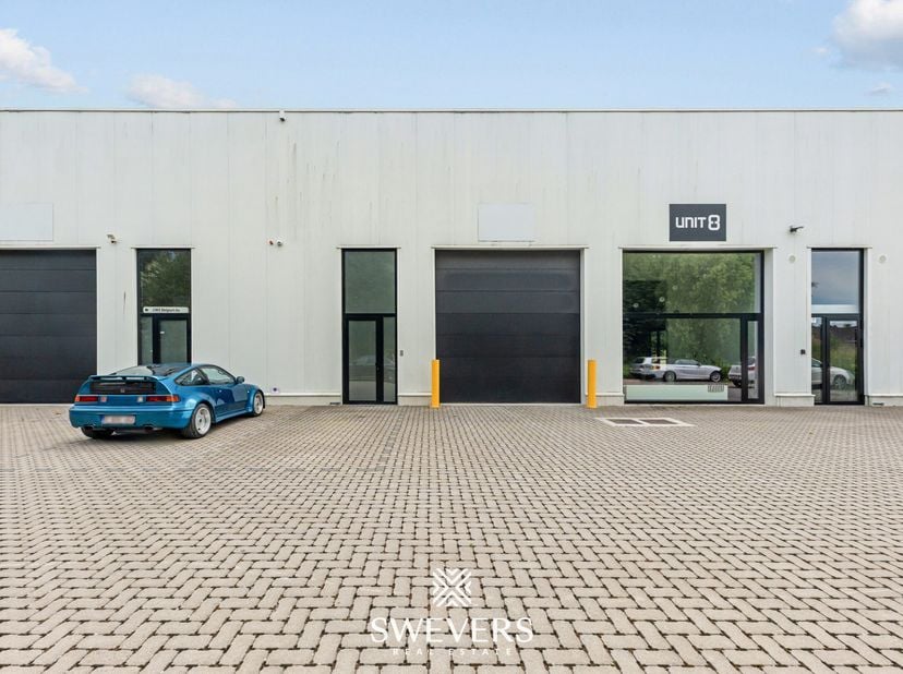 Interesse? Meer informatie op www.SWEVERS.be. - Instapklare KMO-unit van 198 m² op een verzorgd bedrijvenpark in Diepenbeek, geschikt als opbrengsteig