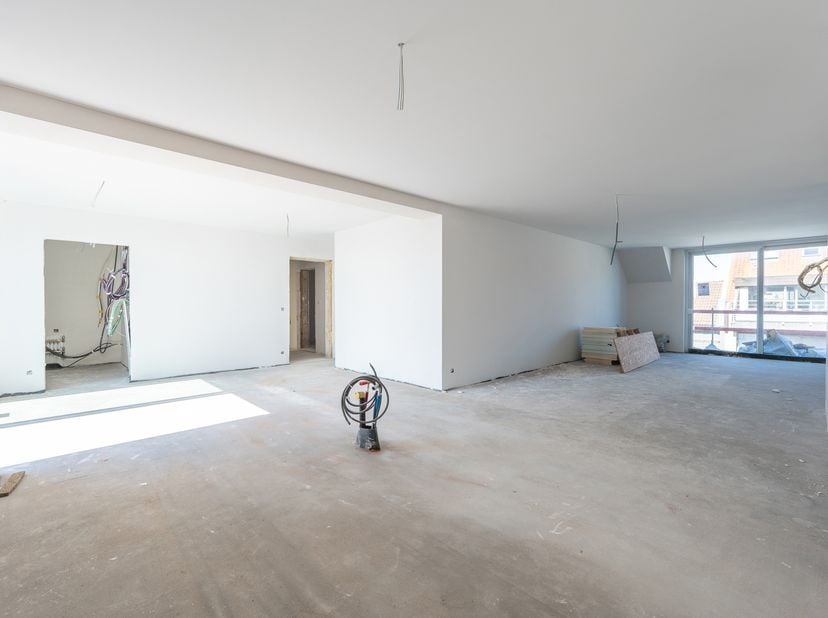 Deze prachtige nieuwbouwresidentie biedt een unieke combinatie van luxe en comfort op een centrale locatie, met winkels, het openbaar vervoer en de ze