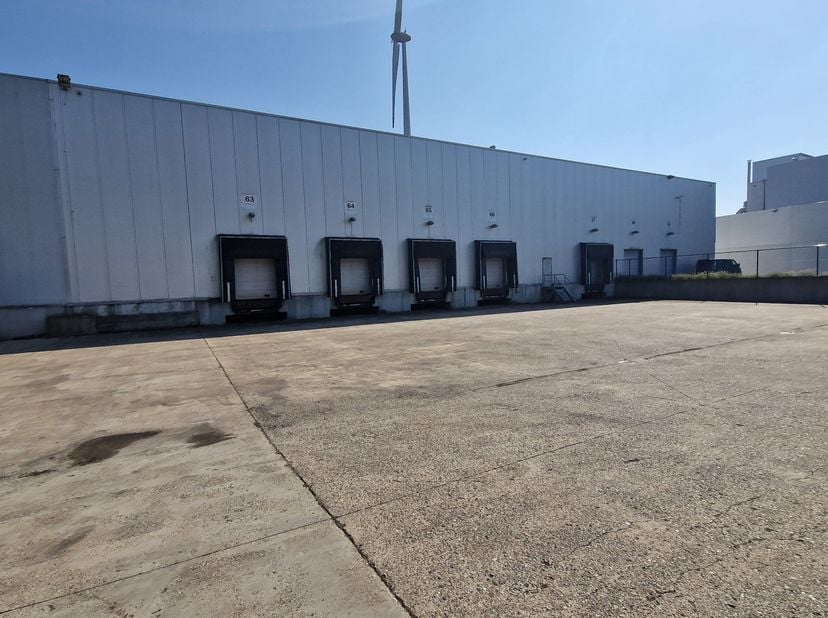 Magazijnruimte van 2.606 m² te huur in de Industrielaan te Olen. Deze locatie is uitstekend bereikbaar en bevindt zich nabij de autosnelweg E313 (Antw