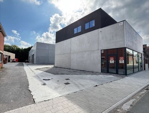                                         Entrepôt à vendre à Wevelgem, € 210.000
