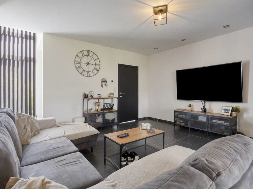 RECENTE GEZINSWONING MET 3 SLPK'S OP TOPLOCATIE IN HERK-DE-STAD<br />
Wonen op wandelafstand van het bruisende centrum van Herk-de-Stad en dat in alle
