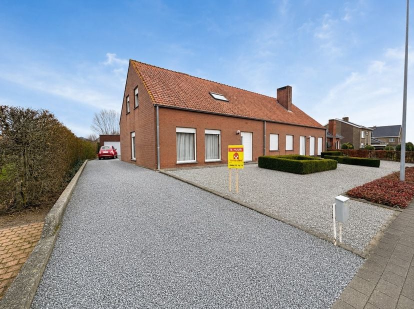 Instapklare woning met tuin en aparte garage gelegen in een rustige omgeving “De Geite” (bakkerij, Sint-Jozefkerk, … op wandelafstand)<br />
Indeling: