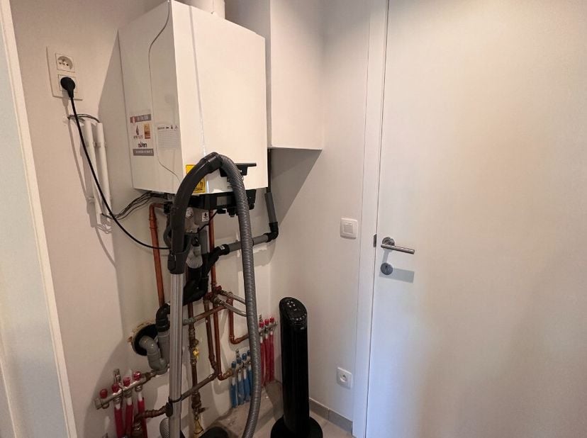 Gelijkvloers appartement met 1 slaapkamer te huur in Geel:Geniet van een gezellig terras en extra comfort dankzij de private kelderberging en een eige