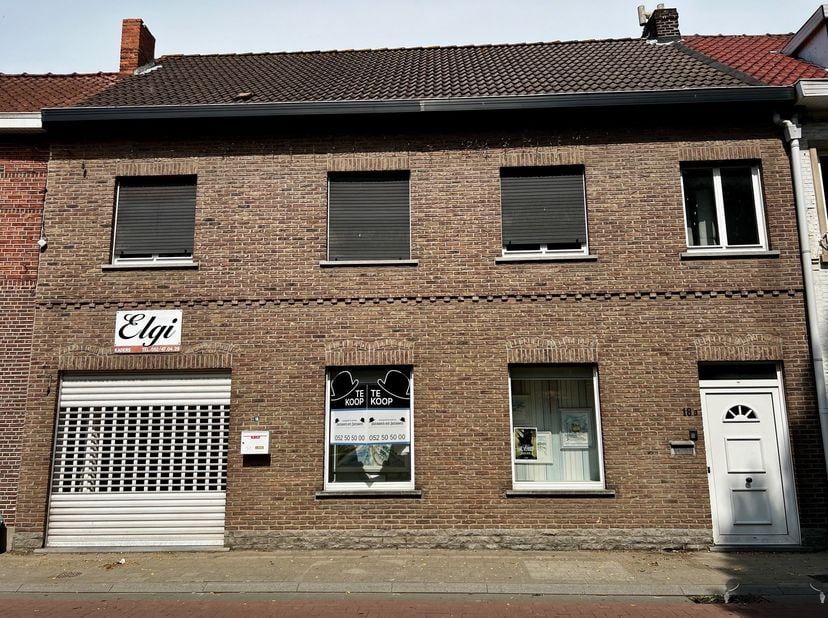Gebouw voor gemengd gebruik met handelsruimte, ruim atelier en woonst in het centrum van Hamme<br />
In het centrum van Hamme bevindt zich dit gebouw