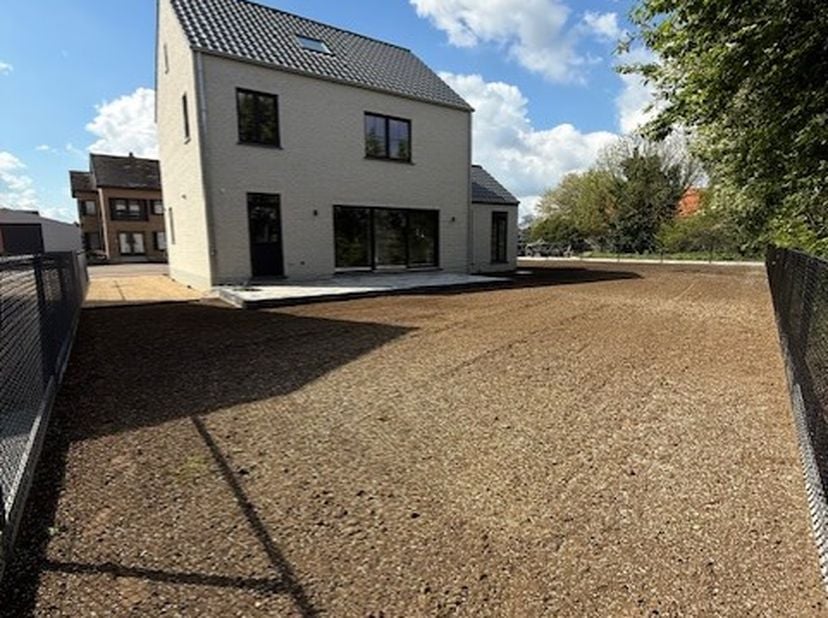 Prachtige afgewerkte en instapklare nieuwe villa<br />
<br />
Instapklare, energiezuinige woning in rustige groene omgeving<br />
<br />
Bent u op zoe