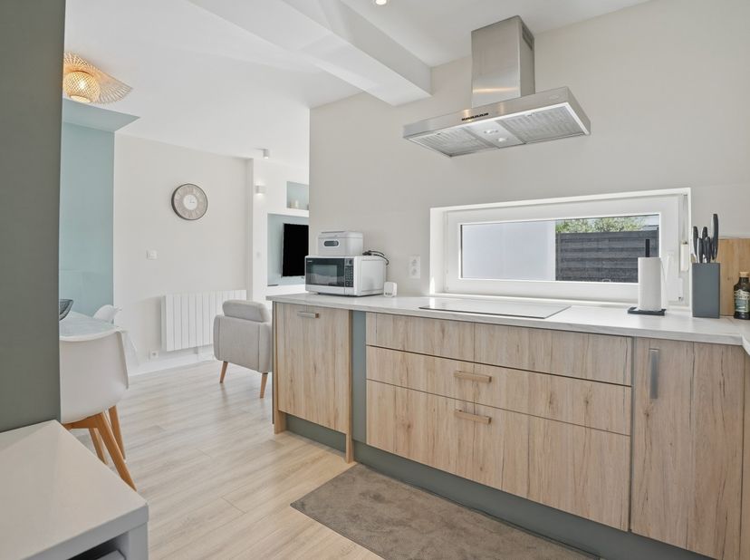 Recent gerenoveerde vakantiewoning (type bungalow) (renovatiejaar 2023) met 2 slaapkamers gelegen in het vakantiepark De Grote Zeemeeuwen te Koksijde.