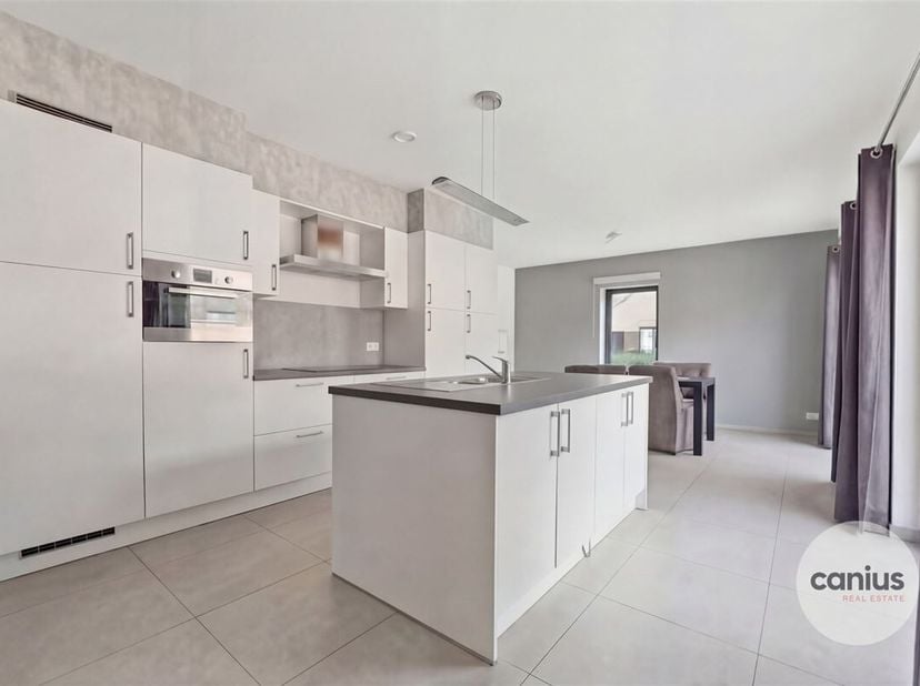 BELLE MAISON AVEC 3 CHAMBRES À COUCHER PRÈS DU CENTRE<br />
Vous cherchez une maison prête à emménager à Saint-Trond ? Cette maison économe en énergie