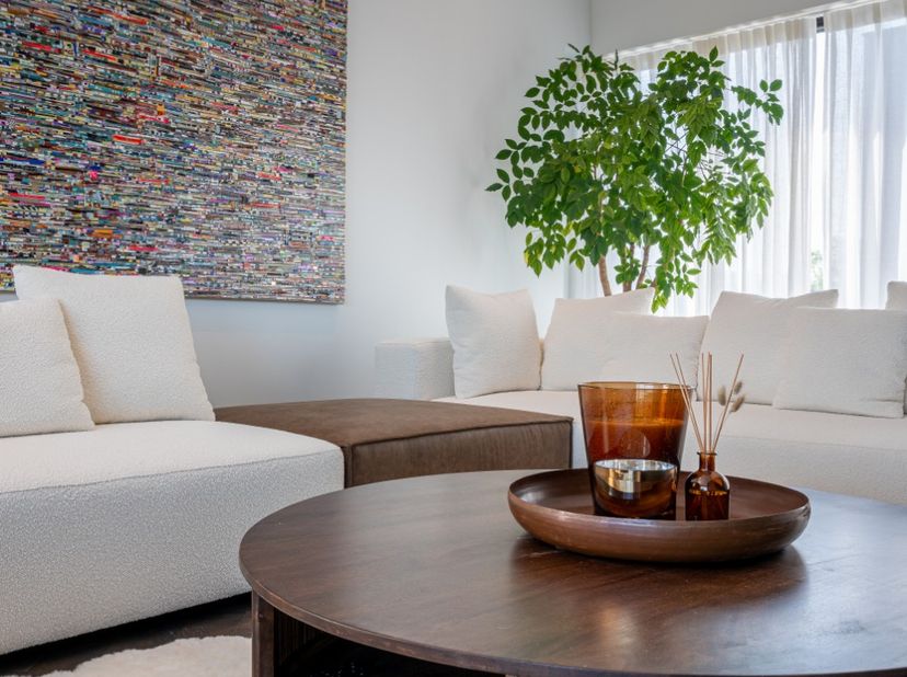 Deze prachtige penthouse is gelegen op toplocatie in residentie 8700, een nieuwbouwproject opgeleverd in 2021.<br />
Het appartement heeft een bewoonb