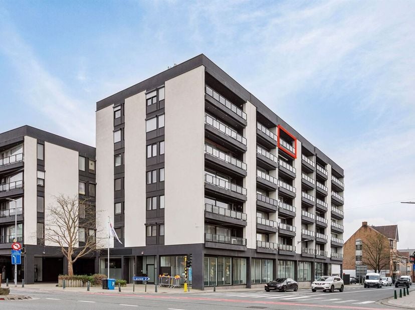 Volledig gerenoveerd appartement met 2 slaapkamers en prachtig uitzicht<br />
Op de zesde en tevens hoogste verdieping van Residentie Goudberg bevindt
