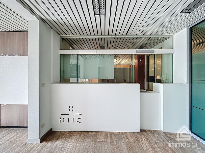 Bien professionnel à vendre
                    à 3650 Lanklaar