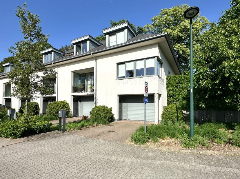 WATERLOO – Faubourg, Bella Vita, in de onmiddellijke nabijheid van het centrum. EengezinsWONING (3SLK/2BADK), bel-etage van ±150m² bewoonbare opp. Ind