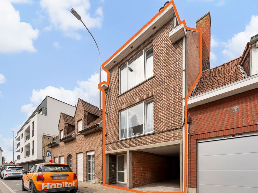 Op zoek naar een slimme investering met onmiddellijk rendement in Lauwe?<br />
Dit opbrengsteigendom bestaat uit twee éénslaapkamerappartementen, elk