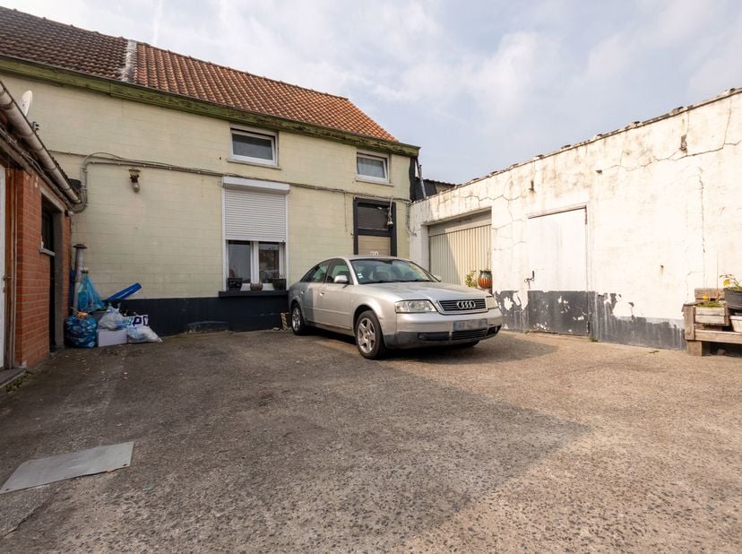 OPTIE OPTIE OPTIE<br />
Immo Pické biedt U deze gunstig gelegen woning aan in de nabijheid van winkels, scholen, openbaar vervoer en de belangrijkste