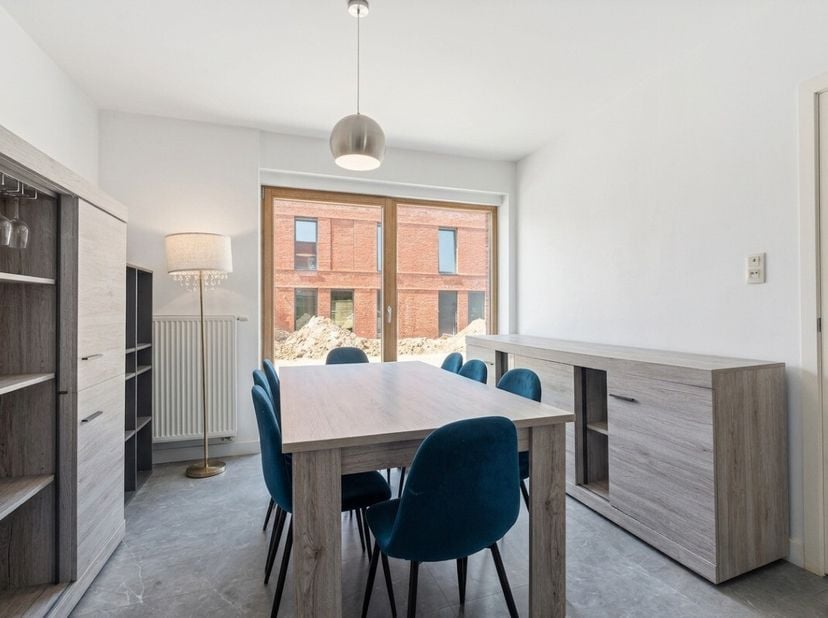 Ligging &amp; indelingDeze woning is gebouwd in 2014, is gelegen in een rustige residentiële straat op een boogscheut van het centrum van Zelzate. Dankzij