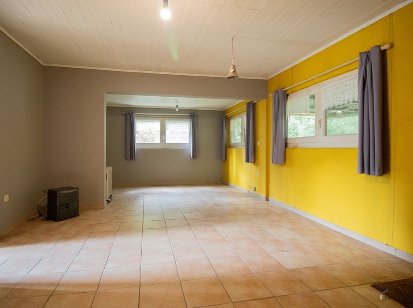 Bungalow avec 2 chambres à coucher sur un terrain de 885 m².<br />
<br />
PAS DE RÉSIDENCE PERMANENTE AUTORISÉE !  <br />
<br />
Bungalow de plain