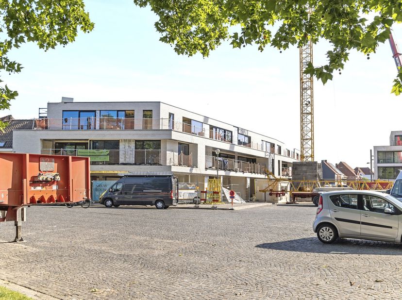 MODERN ENERGIEZUINIG KLASSEPROJECT pal op de Vichteplaats. TOPLOCATIE (wekelijkse markt, alle winkels nabij, en aan het Oud Kasteel &amp;amp; de Kerk). Pr