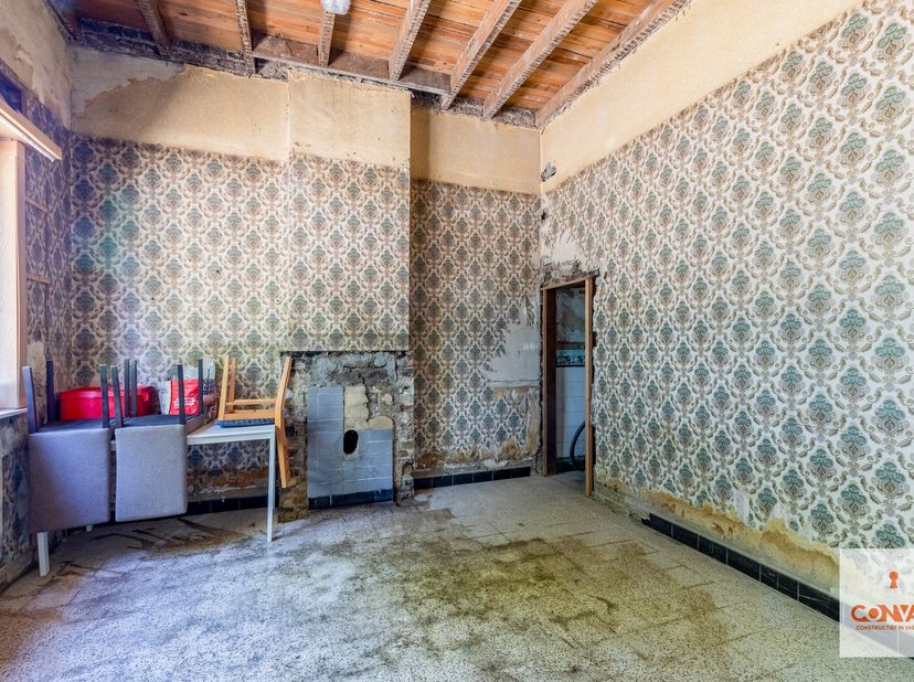 In de Walstraat 78 te Gentbrugge bevindt zich deze grotendeels gestripte woning, klaar om naar eigen smaak en stijl afgewerkt te worden.&amp;nbsp;<br />
<