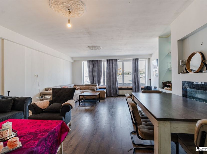 Spacieux appartement de 2 chambres à rénover, avec terrasse ensoleillée, dans un emplacement de choix à Borgerhout !<br />
Vous recherchez un appartem