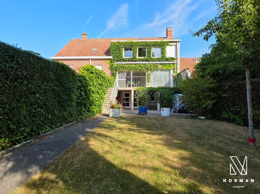 Ruime woning (4 slk mogelijk) met mooie tuin in rustige straat in Beveren-Leie<br />
<br />
In een rustige straat in Beveren-Leie, maar vlot bereikbaa