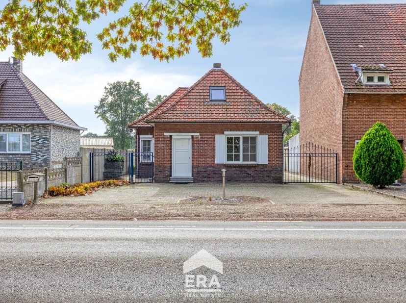 Huis te koop in Diestersteenweg 336,
                    3680 Maaseik