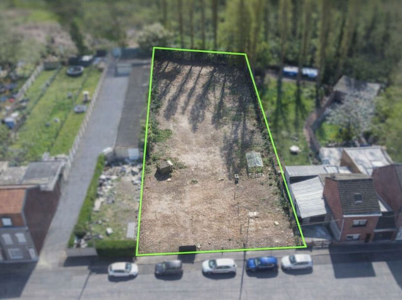 Ce terrain à bâtir de 1.449 m² offre de nombreuses possibilités. Il convient parfaitement pour la construction de trois maisons, d'une habitation indi
