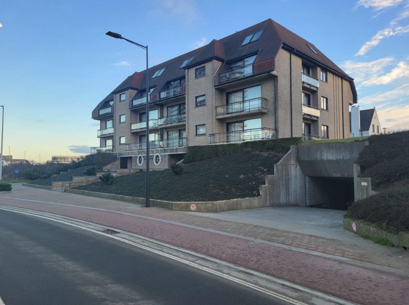 Garage te koop in Albert I Laan 120 bus G162,
                    8670 Oostduinkerke