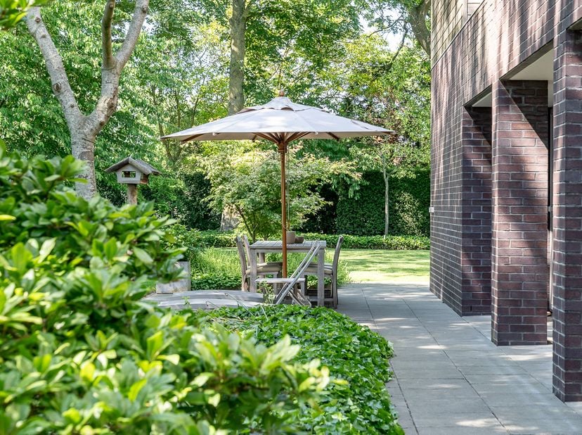 Située au calme le long de la Molenstraat à Sijsele (Damme, près du golf de Damme), cette villa exclusive avec une expérience de vie particulière est