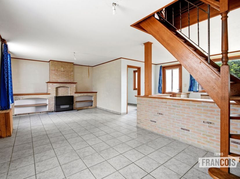 Vous cherchez une maison à vendre à Haringe que vous pouvez entièrement rénover selon vos goûts ? Cette habitation située Haringestraat offre une base