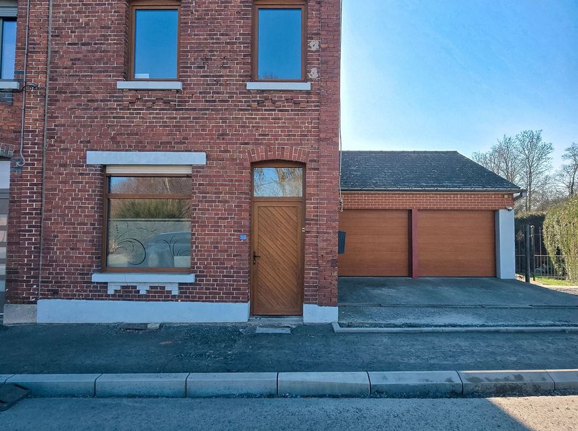 Ref 7529 - Chasse de Saint-Ghislain, 162 - 7300 Boussu.<br />
Découvrez cette maison 3 façades habitable, située à Boussu, à 2 minutes de la gare de S