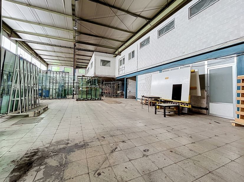 Bedrijfsvastgoed te huur
                    in 4280 Grand-Hallet