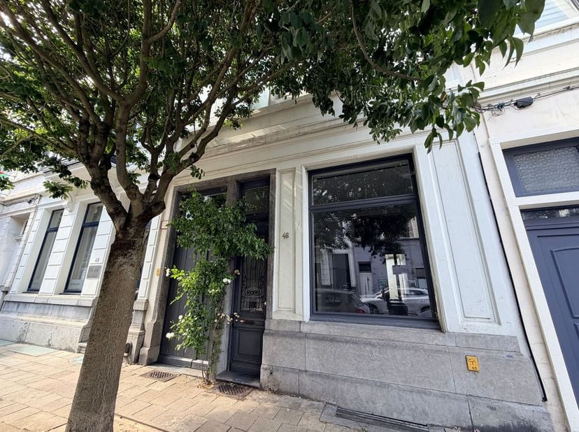 Appartement en duplex avec cour à louer dans le quartier Zuid !<br />
 <br />
Situation : Situé dans le quartier animé du Zuid, bien desservi avec tou