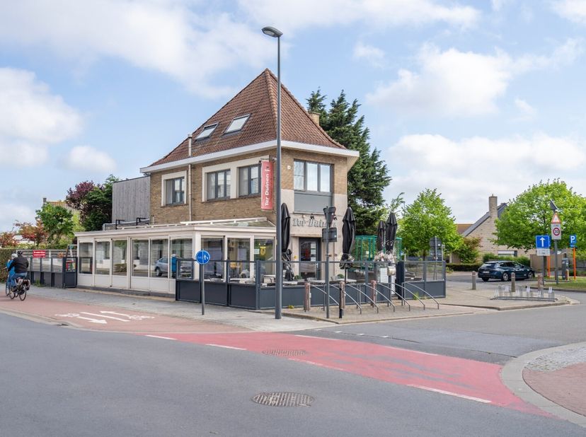 Ben jij horeca-uitbater op zoek naar een unieke kans aan zee?<br />
Deze instapklare horecazaak mét woonst ligt op een uiterst commerciële hoek in Wes