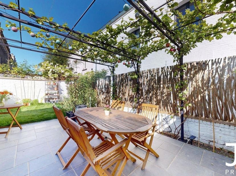 ---------- Quartier Plasky / Cinquantenaire – Maison 4 chambres avec jardin ----------<br />
Idéalement située dans un quartier très recherché, entre