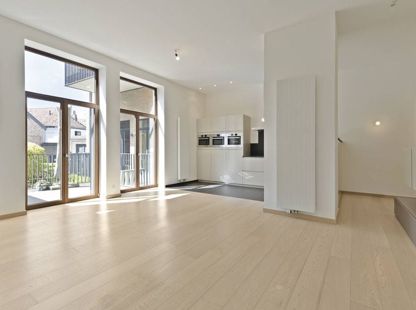 Cet appartement unique dans la prestigieuse résidence Villa Medici est situé dans l'historique Spanjaardstraat, près de l'Augustijnenrei.<br />
<br />