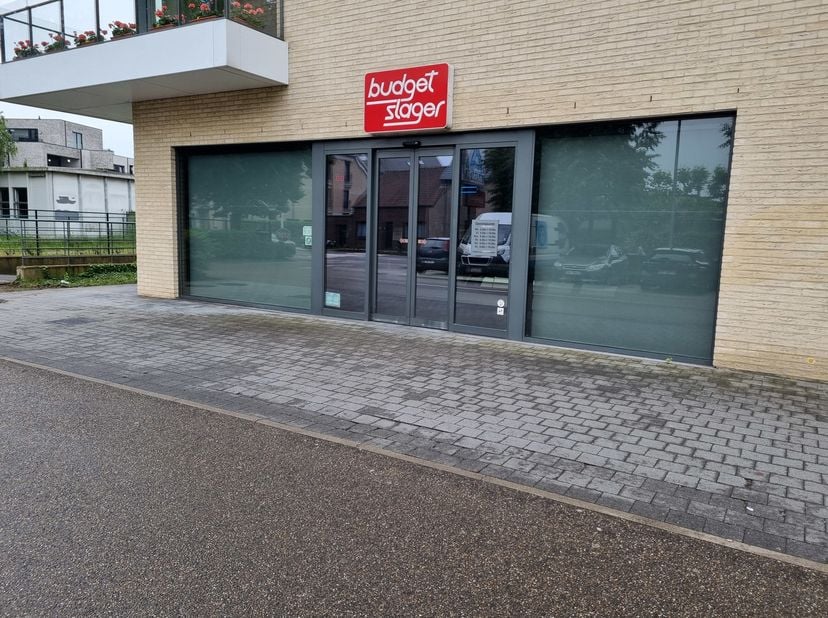 Bien professionnel à louer
                    à 3990 Peer