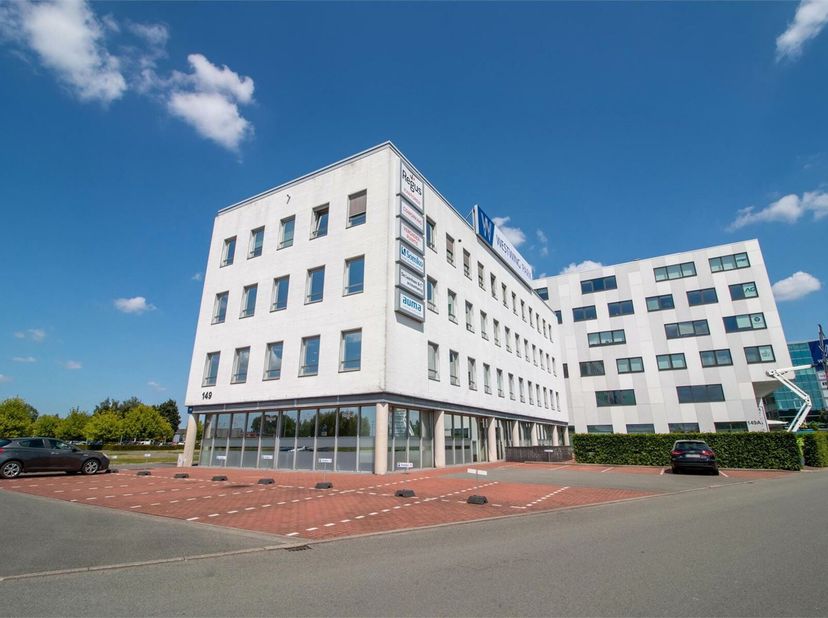 Focus op de groei van uw bedrijf met een professioneel kantoor alleen voor u.<br />
Ervaar de dynamische sfeer in de regio van Roeselare en Kortrijk i