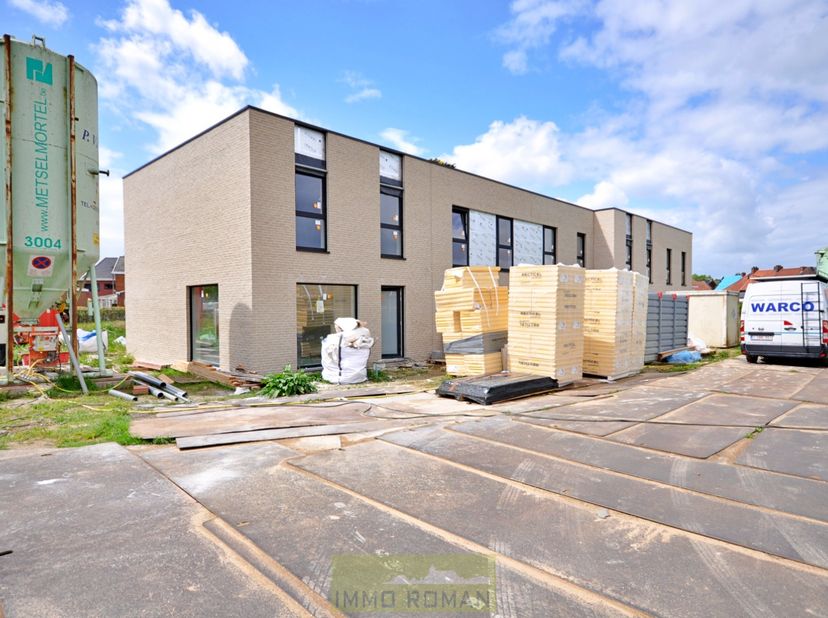 Deze BEN-woning is gelegen in een zijstraat van de invalsweg richting Ronse komende van Brakel, treft men deze gloednieuwe verkaveling! Dit op slechts