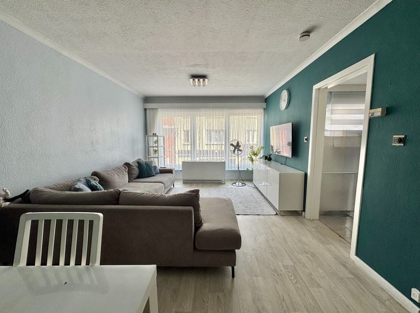 Intrekklaar 3-slaapkamer appartement met 2 terrassen op wandelafstand van Genk-centrum.<br />
<br />
INDELING<br />
Inkomhal, ruime lichtrijke woonkam