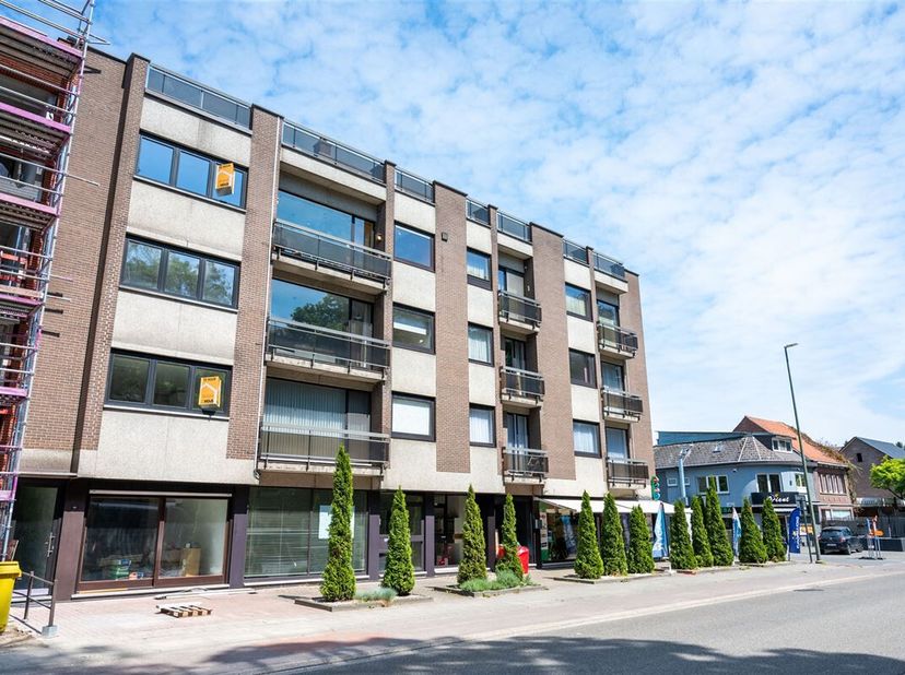 Volledig gerenoveerd appartement met twee slaapkamers.<br />
Op wandelafstand van verschillende handelszaken, vlakbij de op- en afrit van Hasselt-West