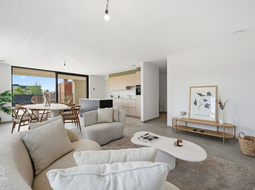 Exclusief en energiezuinig nieuwbouwappartement met ruim terras<br />
<br />
Ontdek dit stijlvolle en hoogwaardig afgewerkte appartement op de eerste
