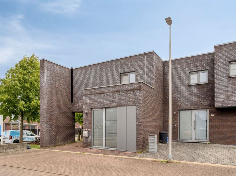 TE KOOP: Instapklare recente woning met 3 slaapkamers te Meldert!<br />
Deze recente en instapklare woning combineert modern wooncomfort met een prak