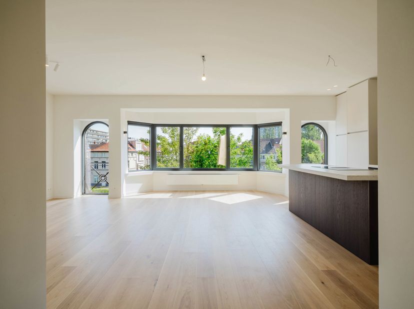 Ontdek dit exclusieve appartement in een kleinschalig, volledig gerenoveerd appartementsgebouw met slechts 4 appartementen.<br />
Gelegen aan de Strop