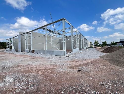                                         Bedrijfsgebouw te koop in Laarne, € 410.000
