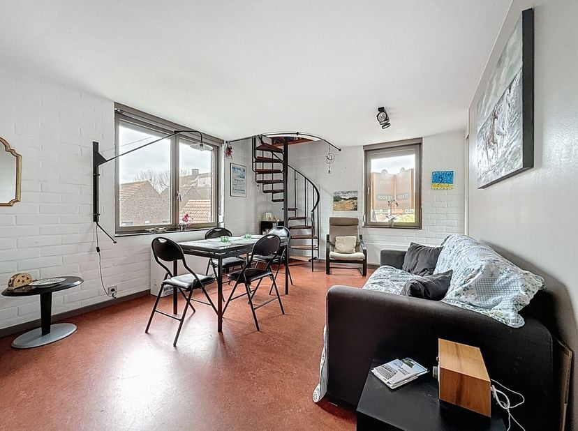 Op het domein Nieuweryde bevindt zich dit charmante duplex appartement op de tweede verdieping (zonder lift). Dankzij de ligging nabij het maritiem pa
