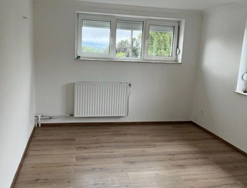                                         Bureaux à louer à Anderlues, € 700
