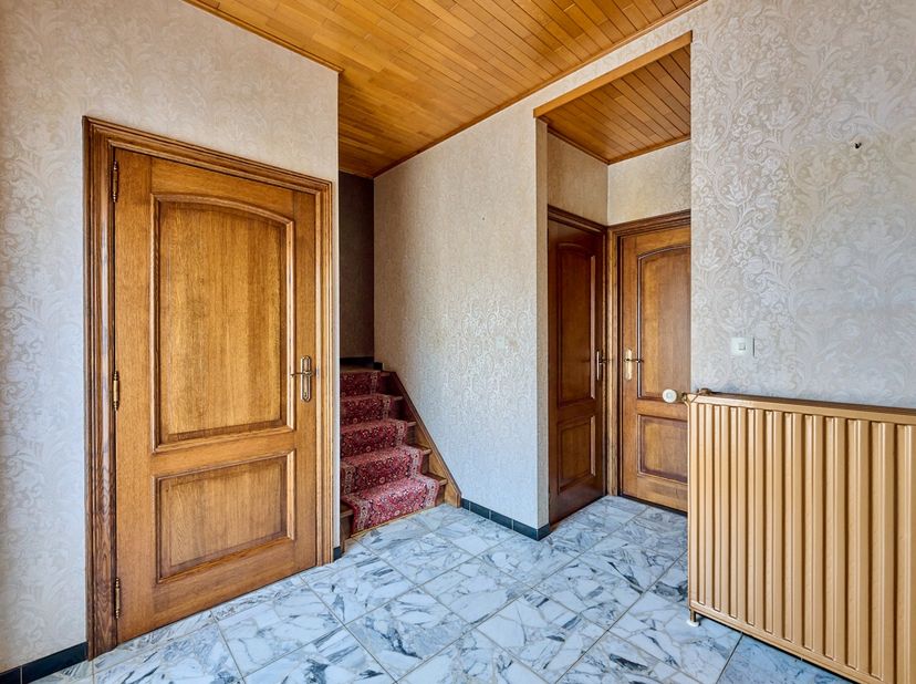 Bent u op zoek naar een woning met potentieel vlak bij het centrum? Dan is deze centraal gelegen split-level woning zeker een bezoek waard!<br />
<br