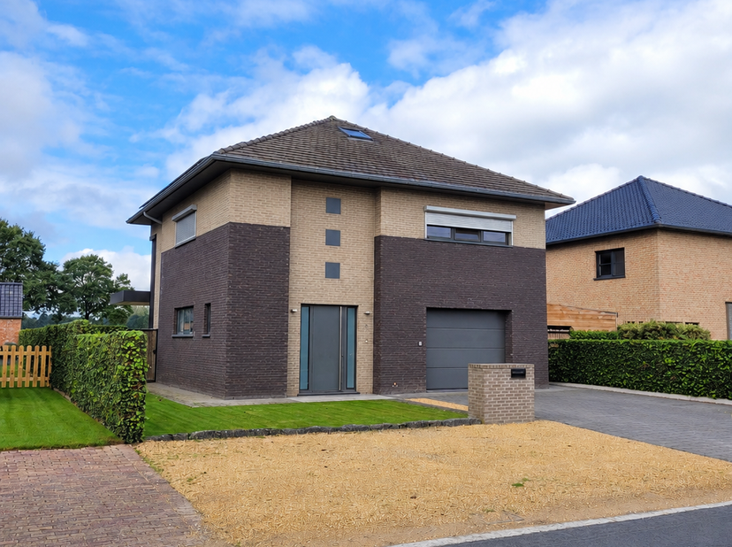 Huis te koop in Neuserdijk,
                    3900 Overpelt